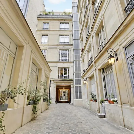 Marignan Au Coeur Des Champs Elysees Apartment